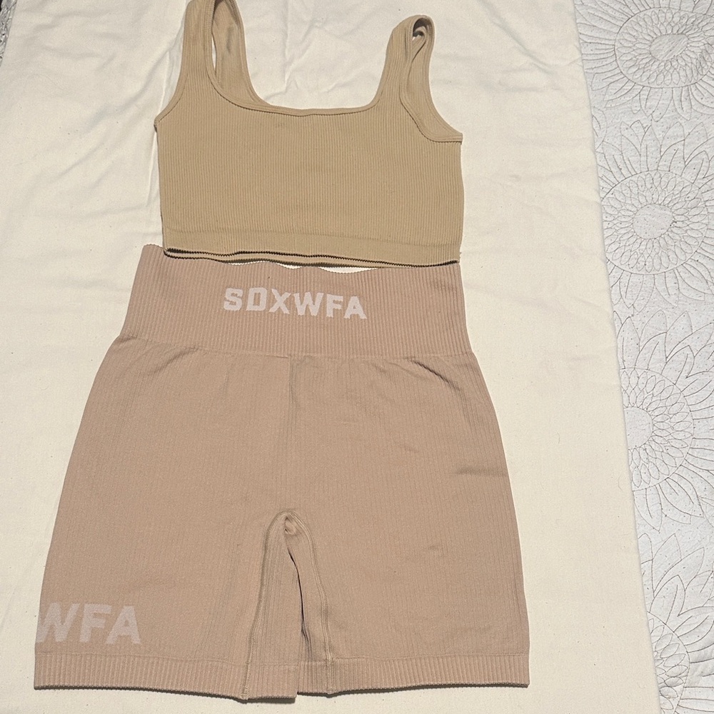 Fox Women's Ribbed Tank Top and High-Waist Shorts Set in Beige and Dusty Pink